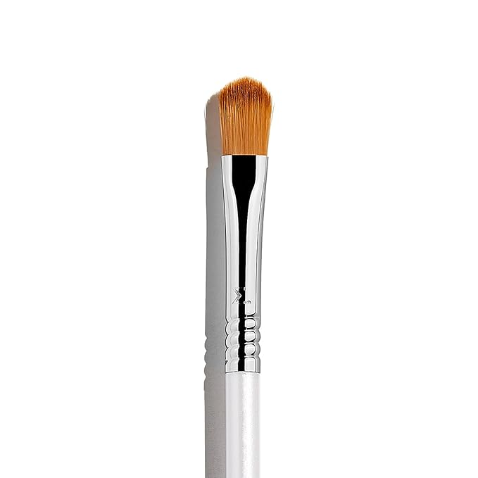Sigma Beauty S20 Eye Cream Skincare Brush – Skincare Tool for Applying Skincare Products to Face and Skin, Gentle Eye Cream Brush Applicator for Eye Creams and Eye Makeup Primer (1 Pc)