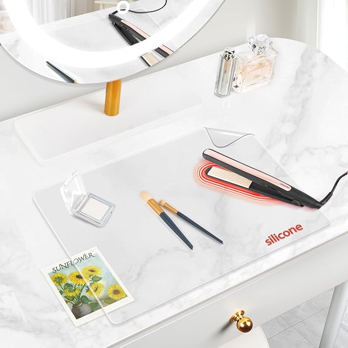 Silicone Makeup Mat for Vanity, 15.4" x 11.6" Heat Resistant Clear Desk Mat, Easy to Clean Water Vanity Protector Mat, Portable Makeup Accessories for Use While Traveling (Clear)