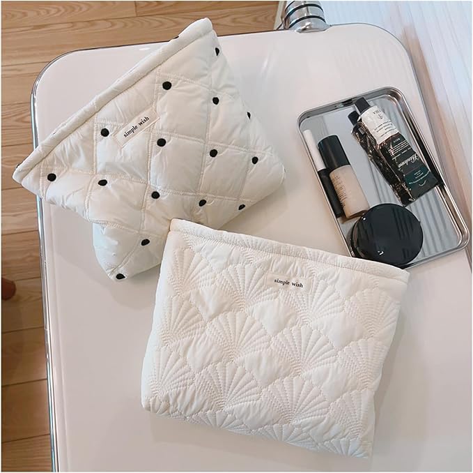 uekeboag White Quilted Cotton Makeup Pouch,Coquette Quilted Toiletry Bag for Women and Girls, Floral Coquette Organizer Bag, Aesthetic Travel Cosmetic Bags(01White Dots)