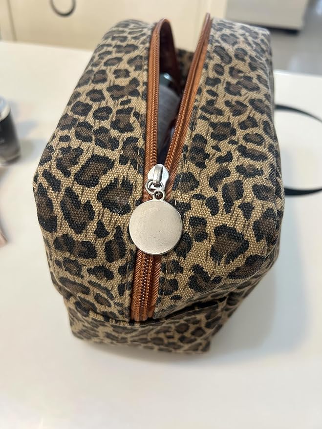Leopard Cosmetic Bags 4 liters Big Cheetah Print Makeup Bag Lightweight Canvas Travel Toiletry Purses Accessories Organizer Pouch Gifts for Women